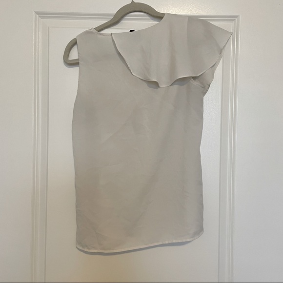 Banana Republic Ivory Cream Ruffle Sleeve Asymmetrical Sleeveless Top Size Small - Picture 3 of 3